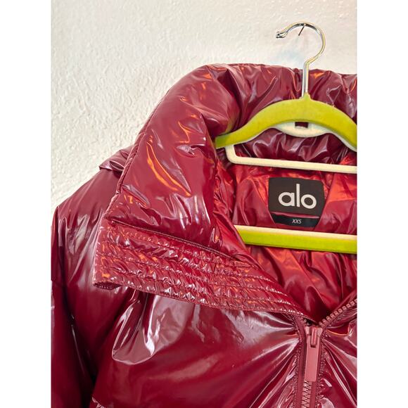 ALO Yoga Stunner Puffer Jacket Cranberry Red Shiny Puffy Hooded Winter Coat XXS - Picture 5 of 8